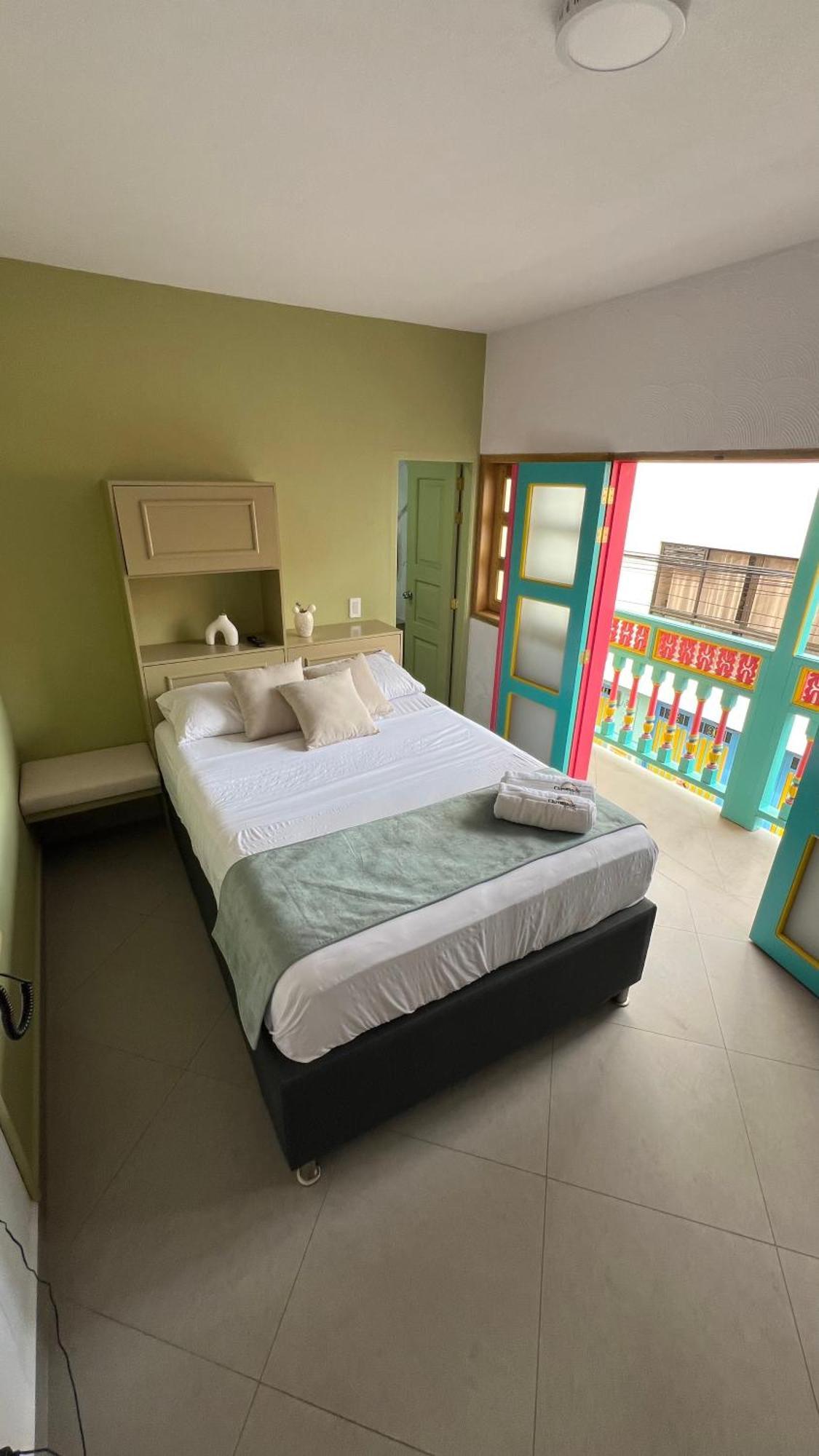 Hotel Chromatic Guatapé Extérieur photo
